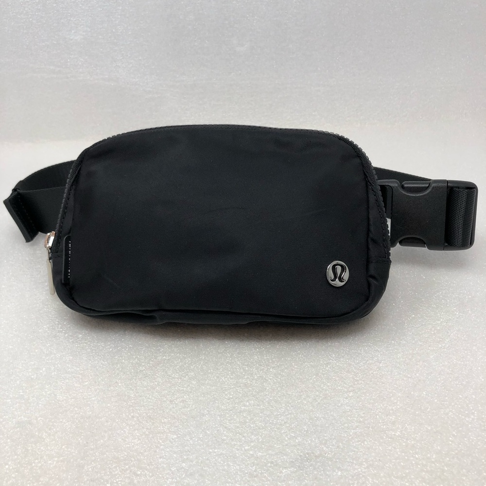 Lululemon Everywhere Belt Bag In Black - Picture 14 of 15